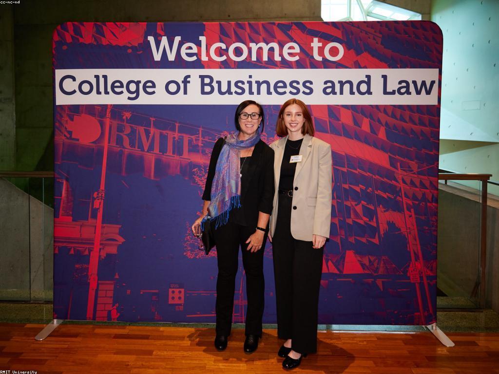 ការប្រកួតនិងពានរង្វាន់: ការគ្រប់គ្រងរង្វាន់ដើម្បីជោគជ័យ