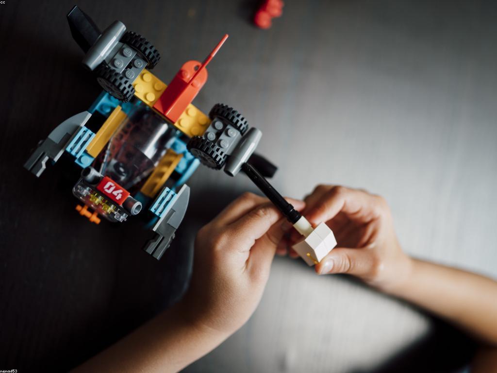 ផលប៉ះពាល់នៃព័ត៌មានសុីជីលើការអប់រំនិងការសិក្សា