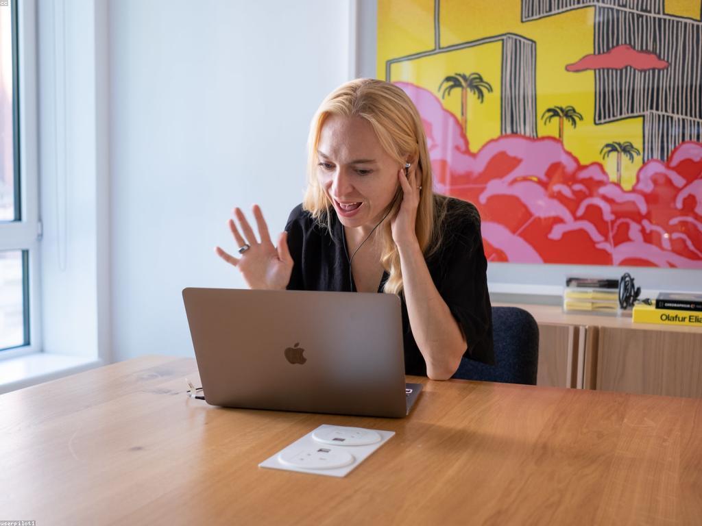 ព័ត៌មានសុីជី: ការបង្ហាញនូវភាពជាស្រេចនៃបច្ចេកវិទ្យាទំនើប